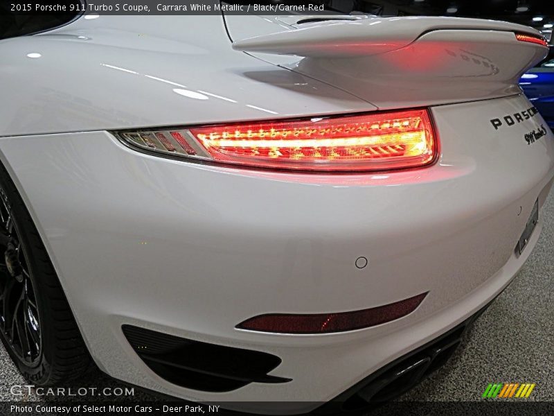 Carrara White Metallic / Black/Garnet Red 2015 Porsche 911 Turbo S Coupe