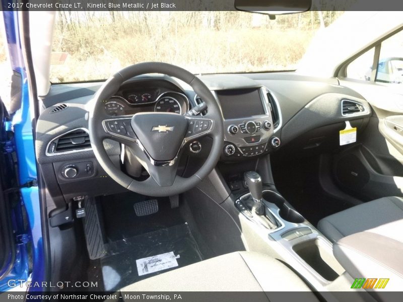 Kinetic Blue Metallic / Jet Black 2017 Chevrolet Cruze LT