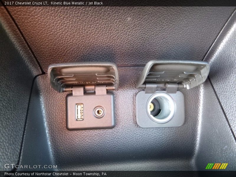 Kinetic Blue Metallic / Jet Black 2017 Chevrolet Cruze LT