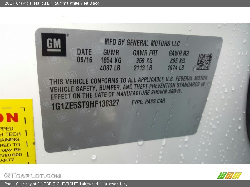 Summit White / Jet Black 2017 Chevrolet Malibu LT