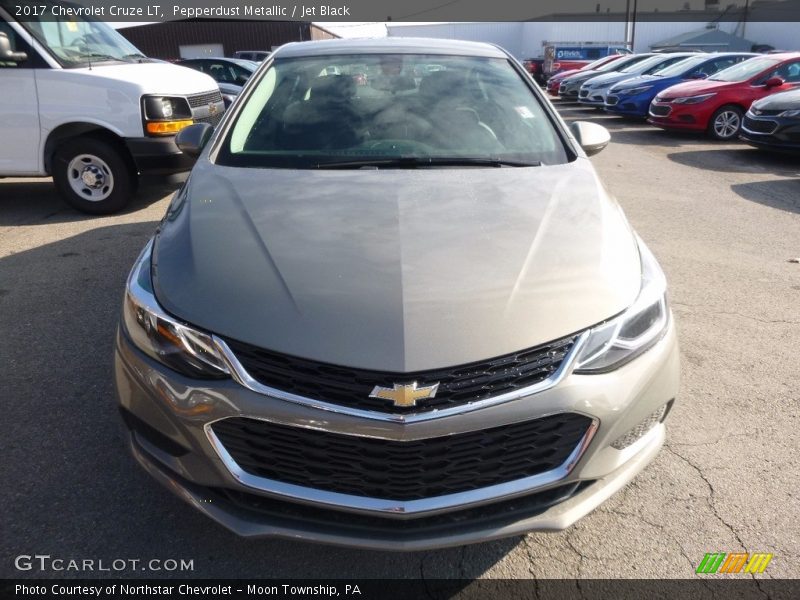 Pepperdust Metallic / Jet Black 2017 Chevrolet Cruze LT