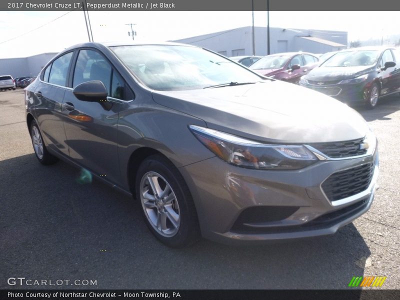 Pepperdust Metallic / Jet Black 2017 Chevrolet Cruze LT