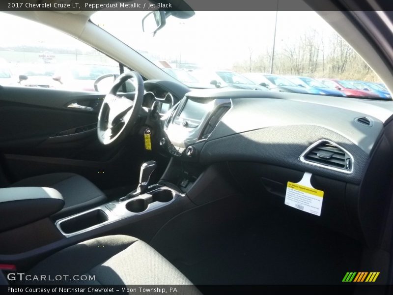 Pepperdust Metallic / Jet Black 2017 Chevrolet Cruze LT