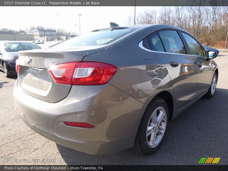 Pepperdust Metallic / Jet Black 2017 Chevrolet Cruze LT