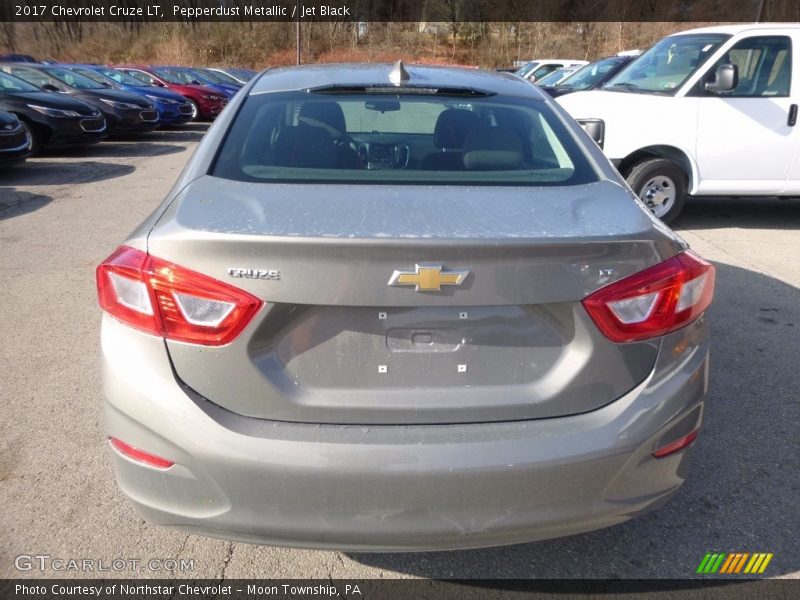 Pepperdust Metallic / Jet Black 2017 Chevrolet Cruze LT