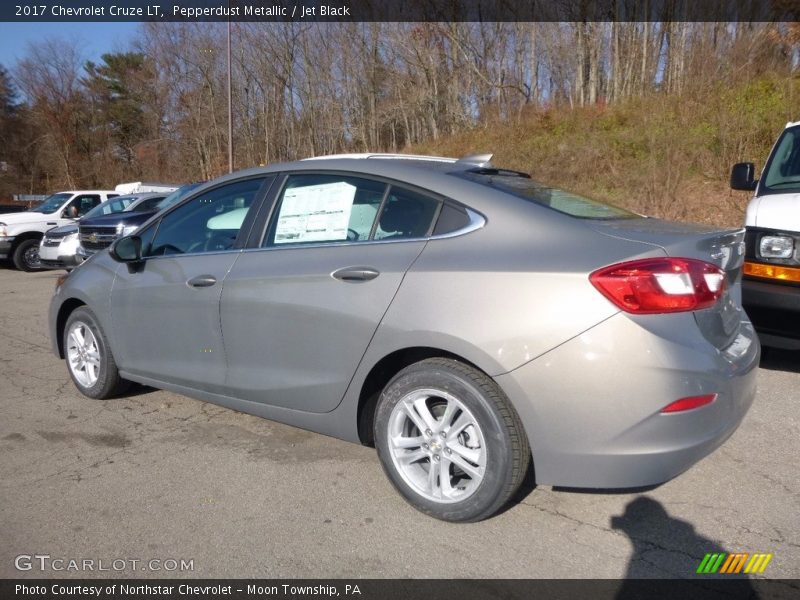 Pepperdust Metallic / Jet Black 2017 Chevrolet Cruze LT