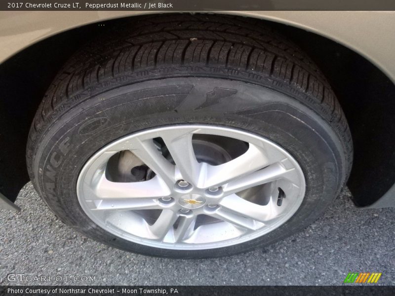 Pepperdust Metallic / Jet Black 2017 Chevrolet Cruze LT