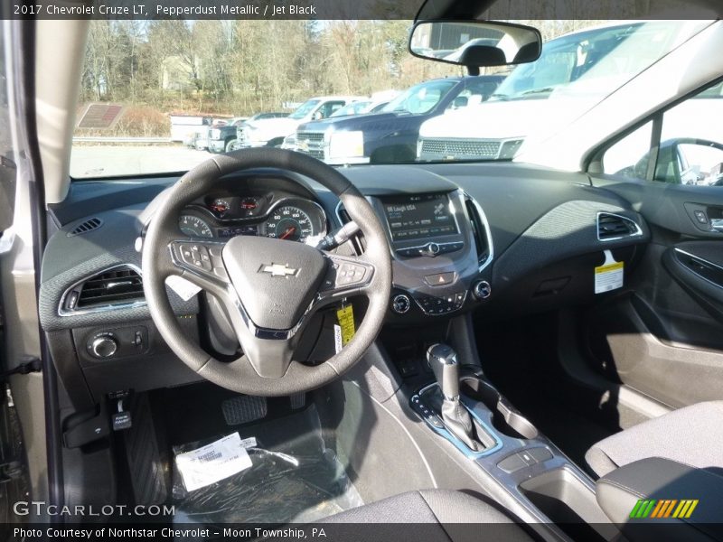 Pepperdust Metallic / Jet Black 2017 Chevrolet Cruze LT