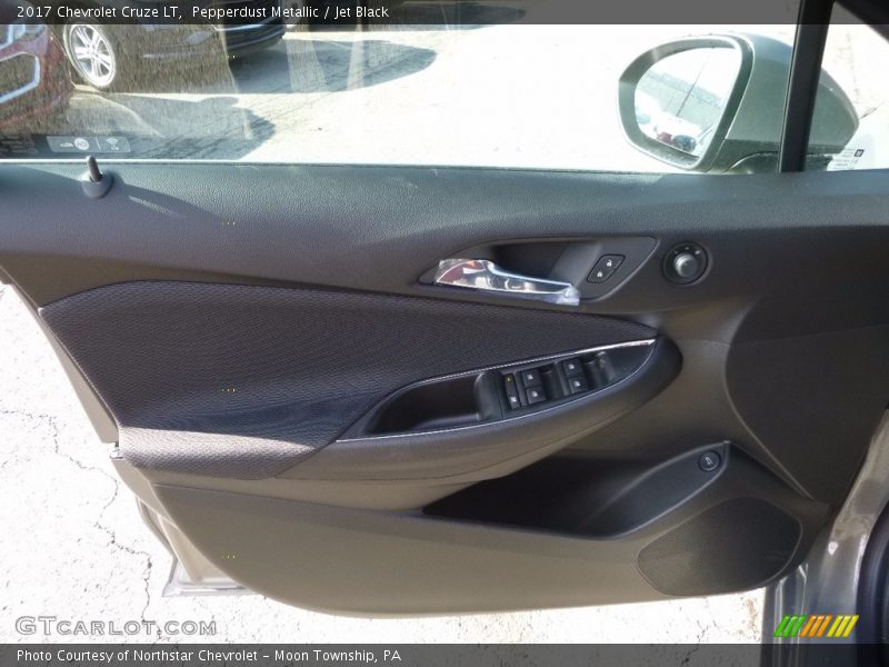 Pepperdust Metallic / Jet Black 2017 Chevrolet Cruze LT