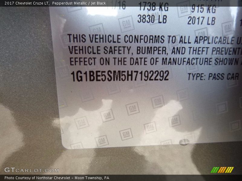 Pepperdust Metallic / Jet Black 2017 Chevrolet Cruze LT