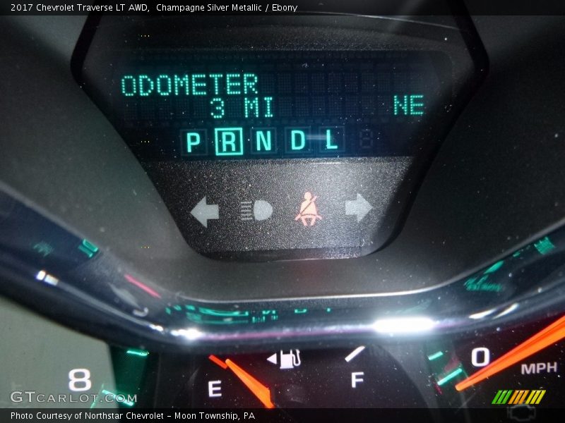 Champagne Silver Metallic / Ebony 2017 Chevrolet Traverse LT AWD
