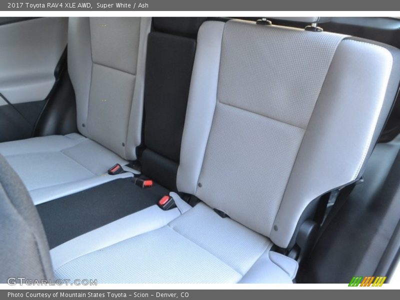 Super White / Ash 2017 Toyota RAV4 XLE AWD
