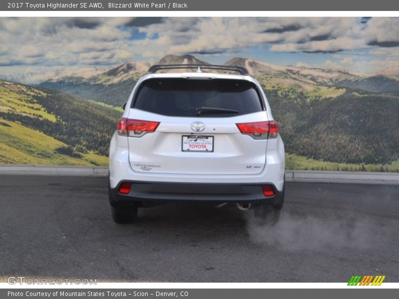 Blizzard White Pearl / Black 2017 Toyota Highlander SE AWD