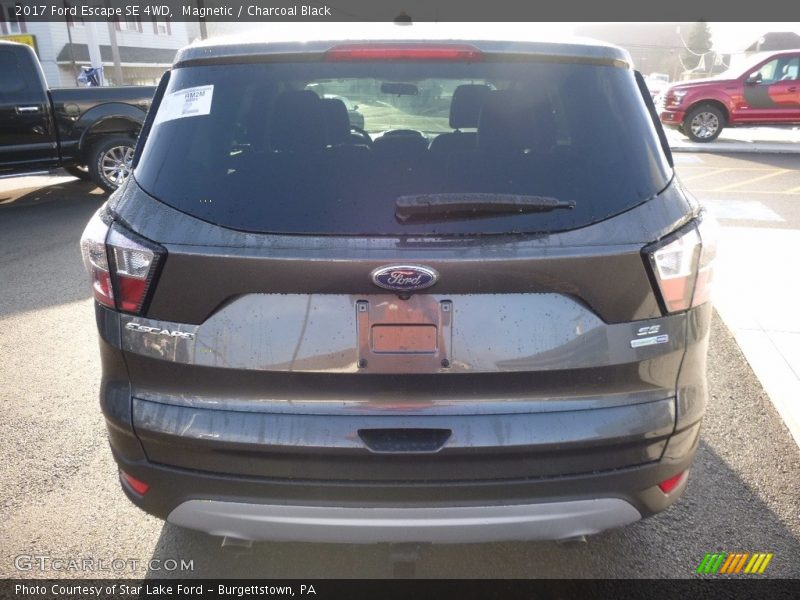 Magnetic / Charcoal Black 2017 Ford Escape SE 4WD