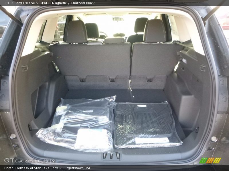 Magnetic / Charcoal Black 2017 Ford Escape SE 4WD