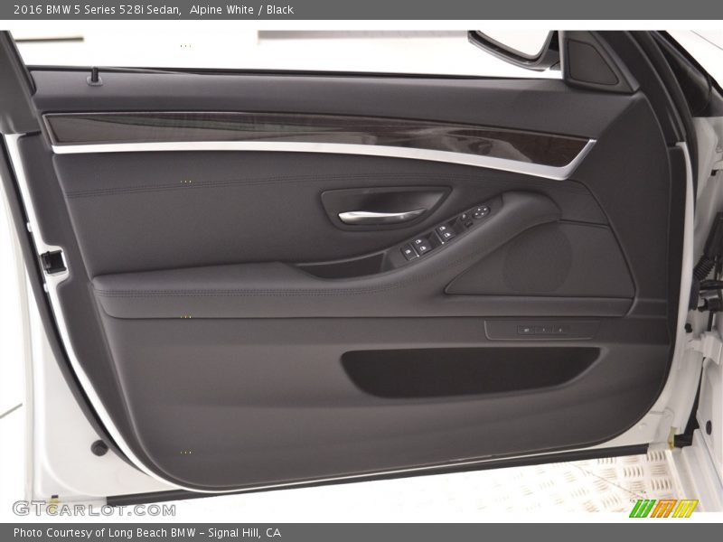 Alpine White / Black 2016 BMW 5 Series 528i Sedan
