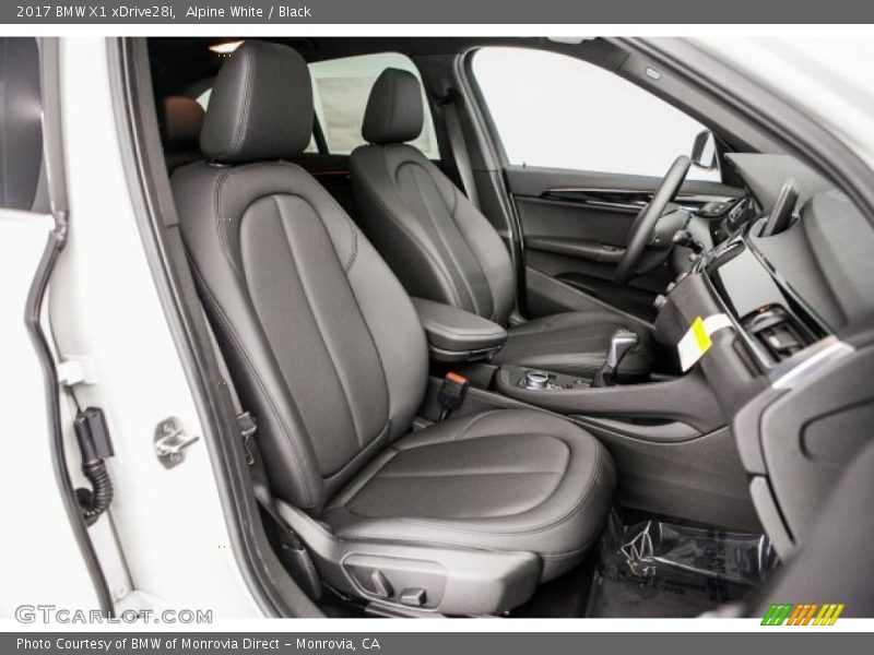 Alpine White / Black 2017 BMW X1 xDrive28i