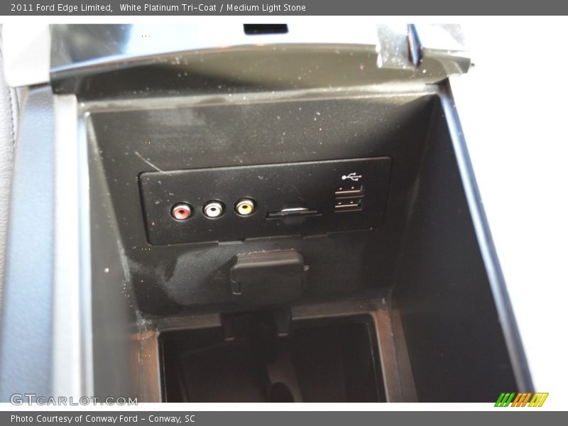 White Platinum Tri-Coat / Medium Light Stone 2011 Ford Edge Limited