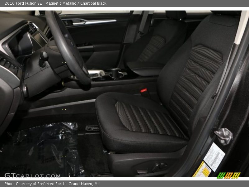 Magnetic Metallic / Charcoal Black 2016 Ford Fusion SE