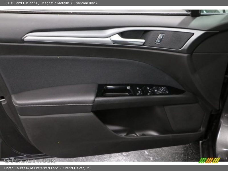 Magnetic Metallic / Charcoal Black 2016 Ford Fusion SE