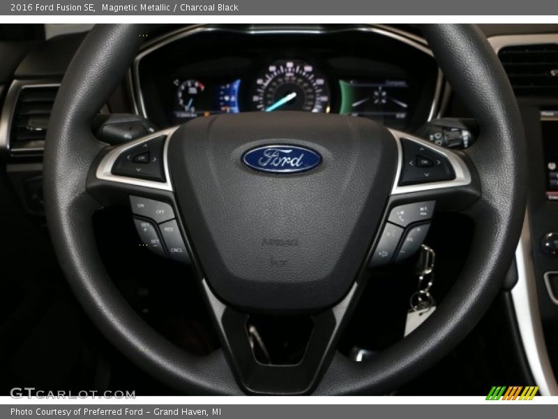 Magnetic Metallic / Charcoal Black 2016 Ford Fusion SE