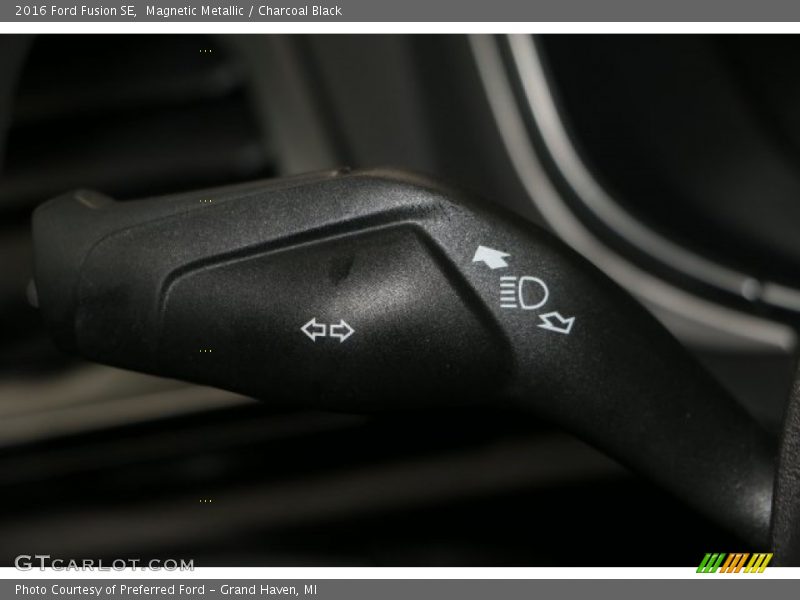 Magnetic Metallic / Charcoal Black 2016 Ford Fusion SE