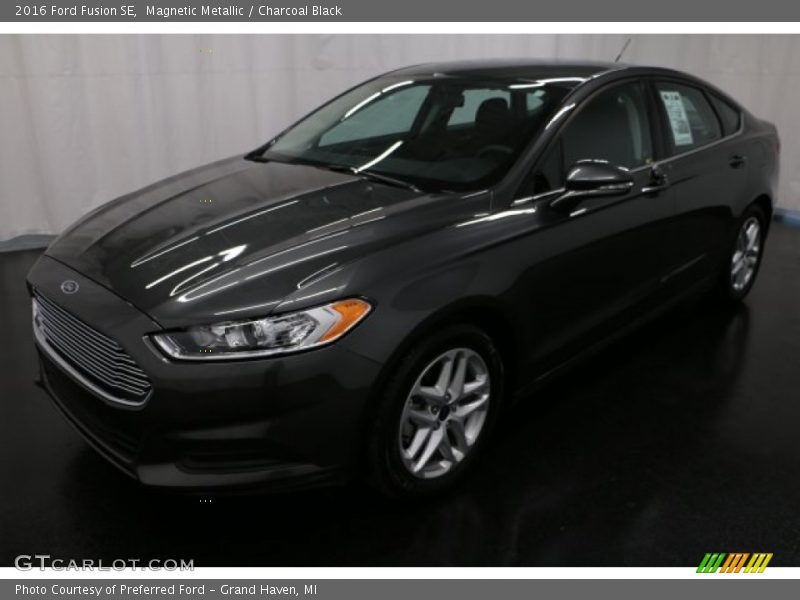 Magnetic Metallic / Charcoal Black 2016 Ford Fusion SE
