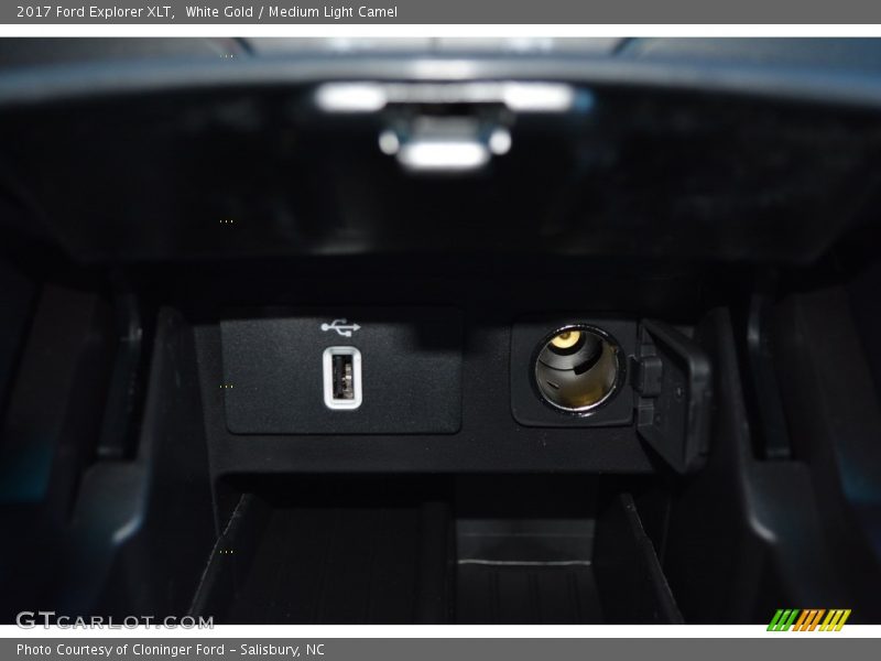 White Gold / Medium Light Camel 2017 Ford Explorer XLT