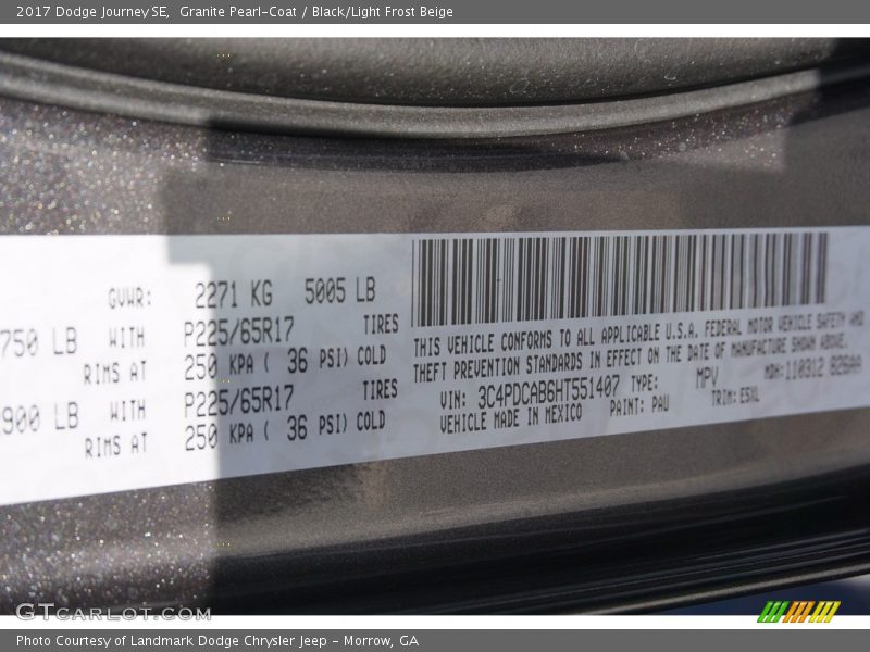 Granite Pearl-Coat / Black/Light Frost Beige 2017 Dodge Journey SE