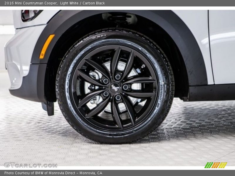 Light White / Carbon Black 2016 Mini Countryman Cooper