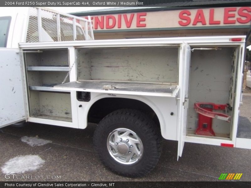 Oxford White / Medium Flint 2004 Ford F250 Super Duty XL SuperCab 4x4