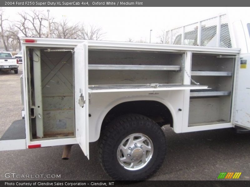 Oxford White / Medium Flint 2004 Ford F250 Super Duty XL SuperCab 4x4
