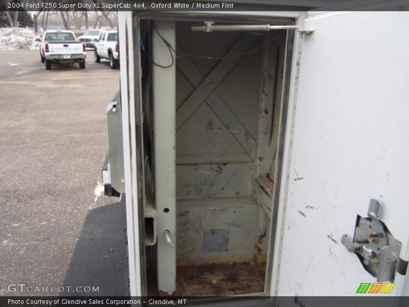 Oxford White / Medium Flint 2004 Ford F250 Super Duty XL SuperCab 4x4