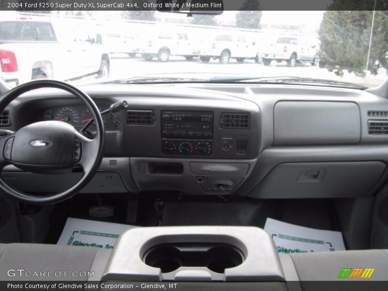 Oxford White / Medium Flint 2004 Ford F250 Super Duty XL SuperCab 4x4