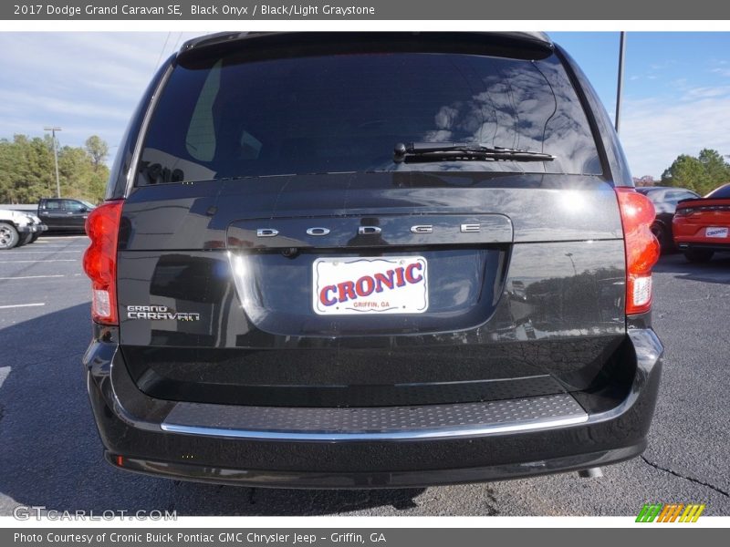 Black Onyx / Black/Light Graystone 2017 Dodge Grand Caravan SE