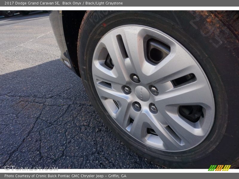 Black Onyx / Black/Light Graystone 2017 Dodge Grand Caravan SE