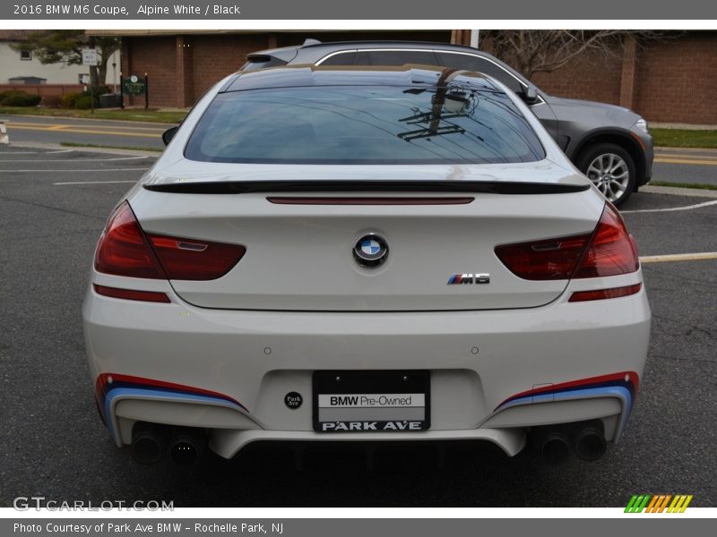 Alpine White / Black 2016 BMW M6 Coupe
