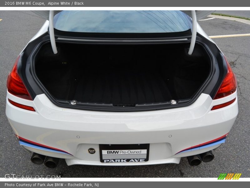 Alpine White / Black 2016 BMW M6 Coupe