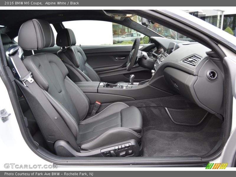 Front Seat of 2016 M6 Coupe