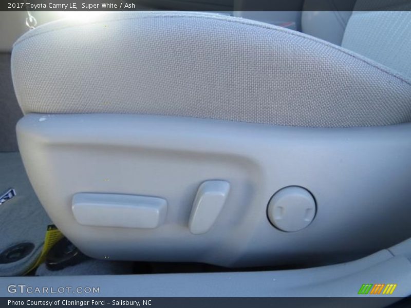 Super White / Ash 2017 Toyota Camry LE