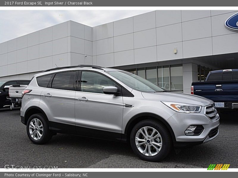 Ingot Silver / Charcoal Black 2017 Ford Escape SE