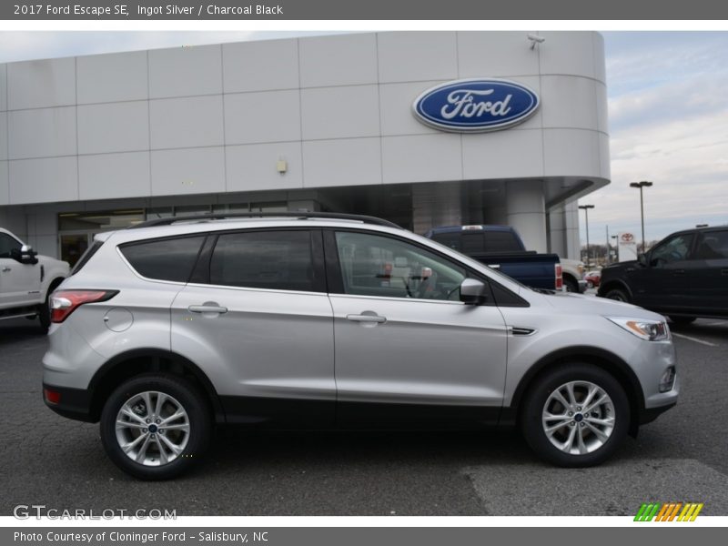 Ingot Silver / Charcoal Black 2017 Ford Escape SE