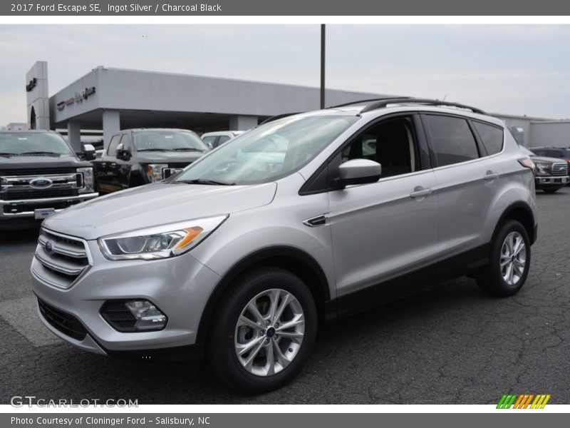 Ingot Silver / Charcoal Black 2017 Ford Escape SE