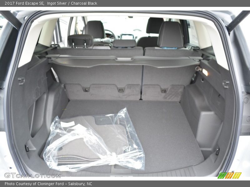 Ingot Silver / Charcoal Black 2017 Ford Escape SE