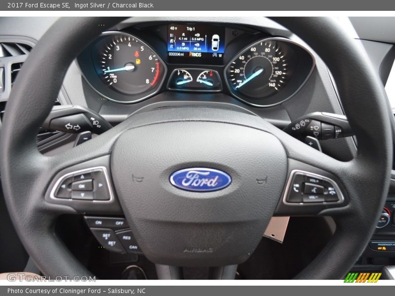 Ingot Silver / Charcoal Black 2017 Ford Escape SE