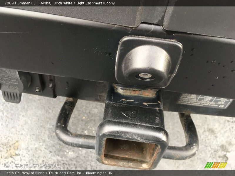 Birch White / Light Cashmere/Ebony 2009 Hummer H3 T Alpha