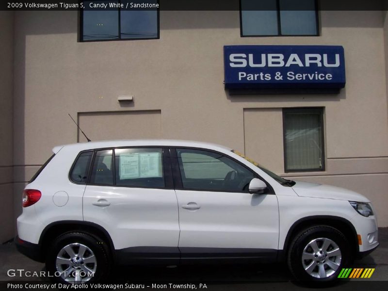 Candy White / Sandstone 2009 Volkswagen Tiguan S
