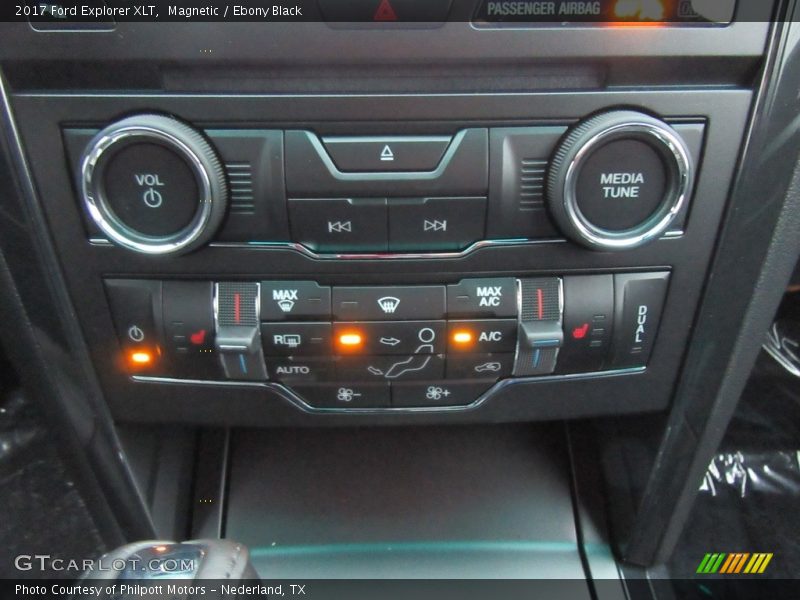 Magnetic / Ebony Black 2017 Ford Explorer XLT