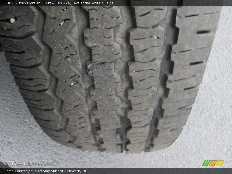 Avalanche White / Beige 2009 Nissan Frontier SE Crew Cab 4x4