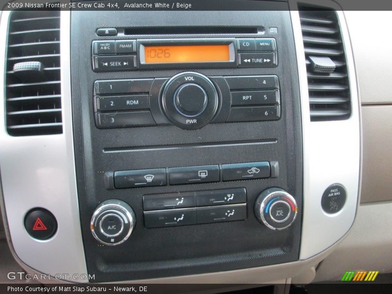 Avalanche White / Beige 2009 Nissan Frontier SE Crew Cab 4x4